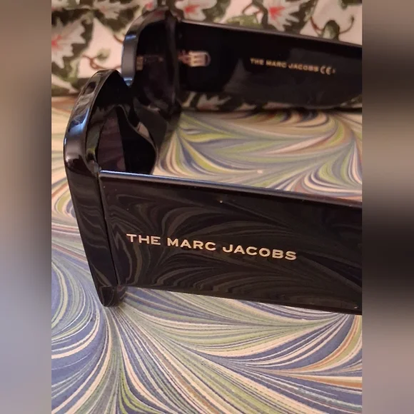 Marc Jacobs Sleek Black Rectangular Sunglasses NWT Marc Jacobs Sleek Black Rectangular Sunglasses NWT main image 3